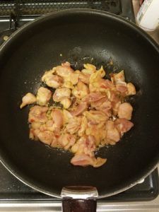 鶏もも肉を焼く