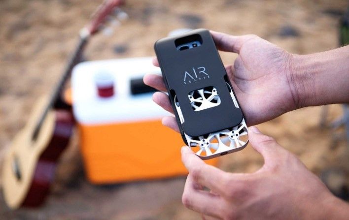 ケースに入れるとスマホみたいな見た目になる